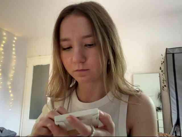 lisasmall webcam