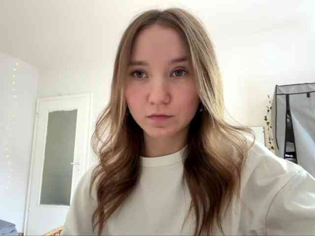 lisasmall webcam