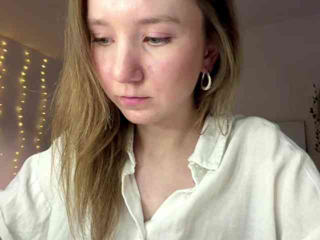 lisasmall webcam