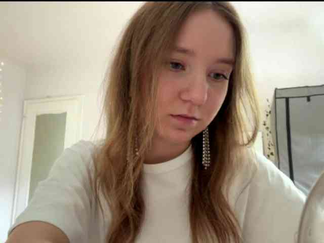 lisasmall webcam