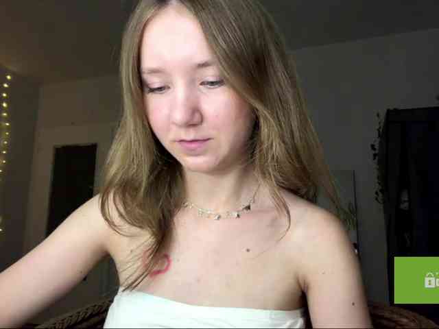 lisasmall webcam