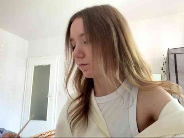 lisasmall webcam