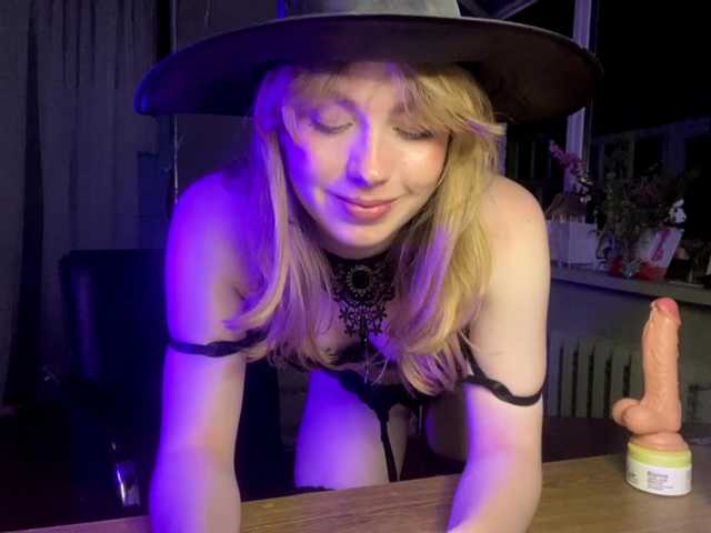 Oxana-3 live cam on BongaCams