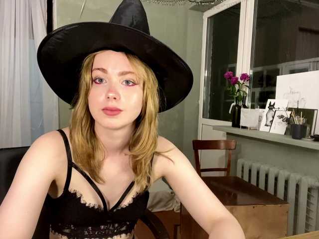 Oxana-3 live cam on BongaCams
