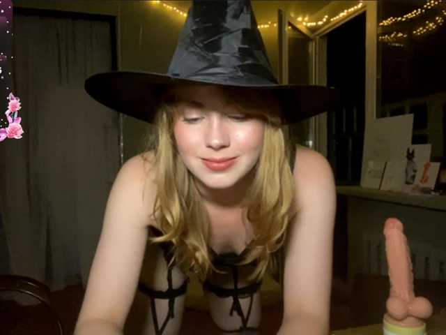 Oxana-3 live cam on BongaCams