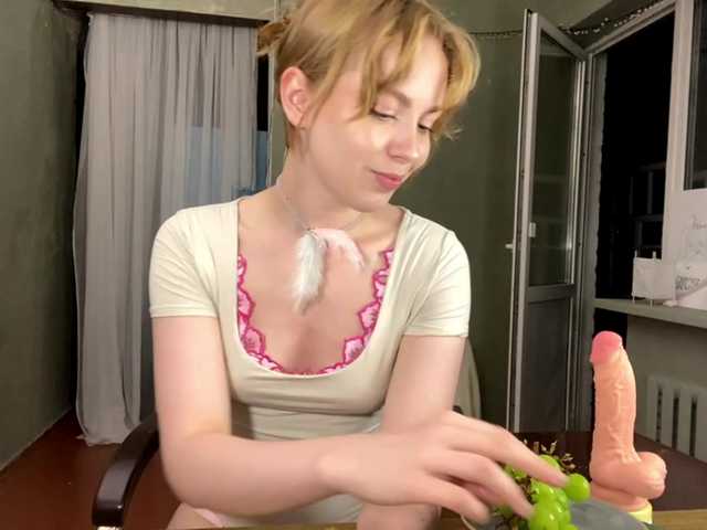 Oxana-3 live cam on BongaCams