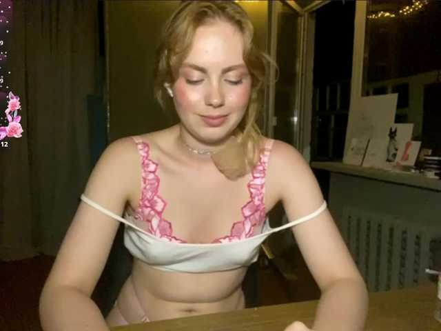 Oxana-3 live cam on BongaCams