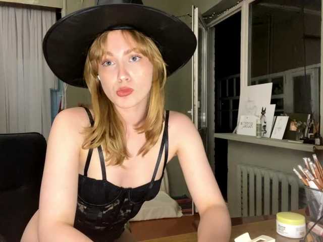 Oxana-3 live cam on BongaCams