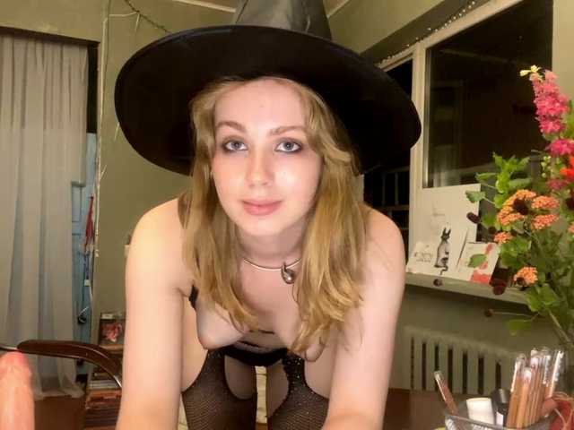 Oxana-3 live cam on BongaCams