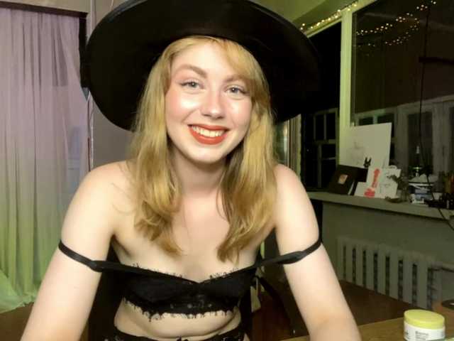 Oxana-3 live cam on BongaCams