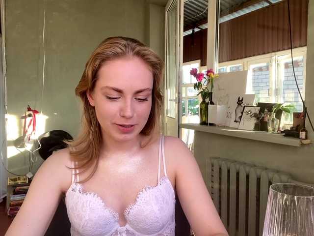 Oxana-3 live cam on BongaCams