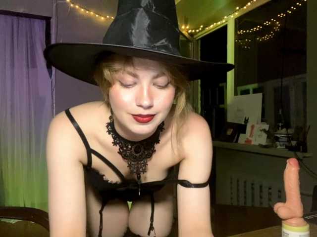Oxana-3 live cam on BongaCams