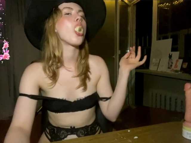 Oxana-3 live cam on BongaCams