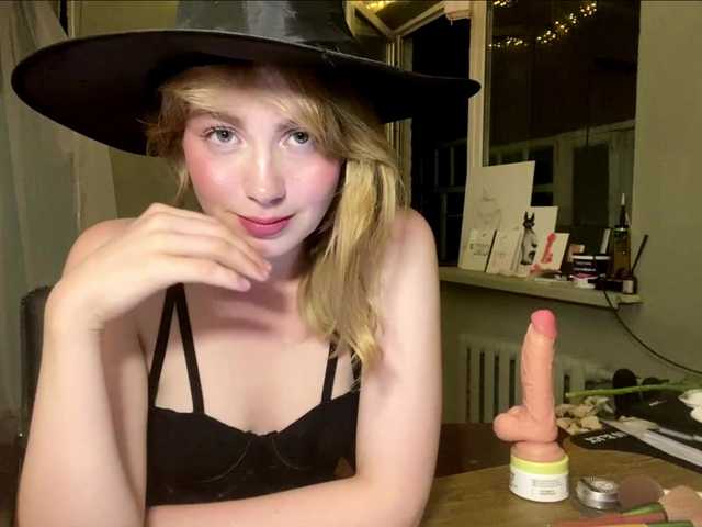 Oxana-3 live cam on BongaCams