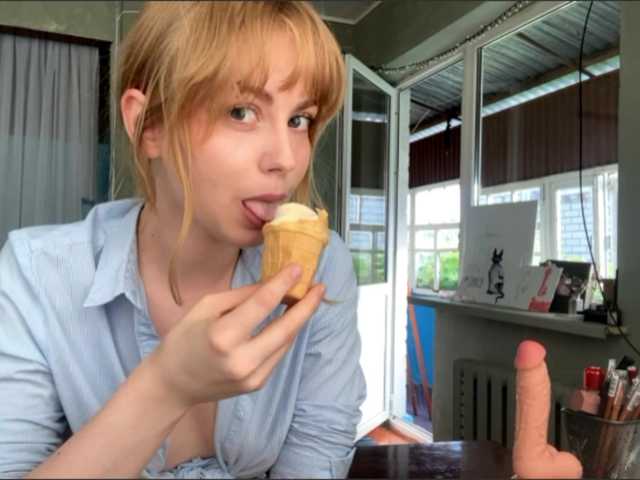 Oxana-3 live cam on BongaCams
