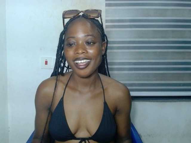 Cherryxxpussy live cam on BongaCams