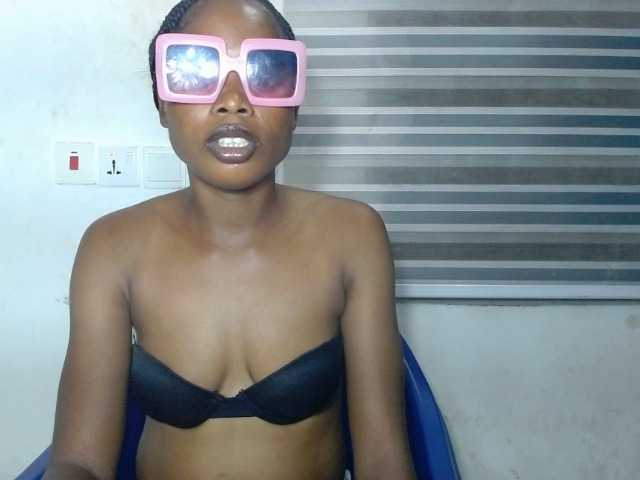 Cherryxxpussy live cam on BongaCams