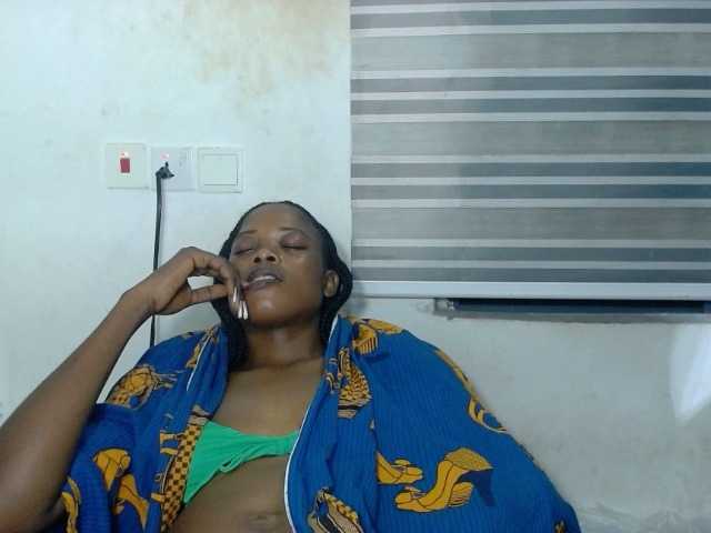 Cherryxxpussy live cam on BongaCams