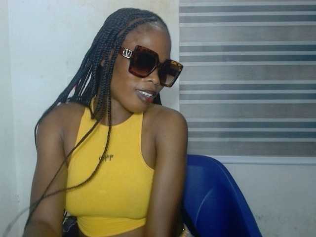 Cherryxxpussy live cam on BongaCams