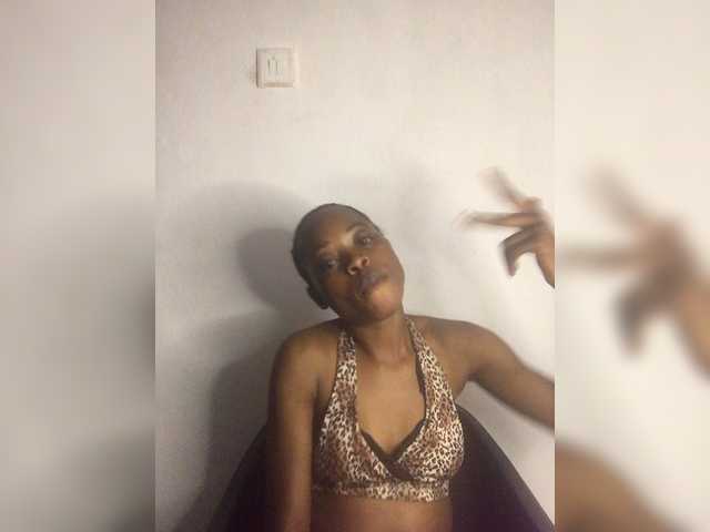 Cherryxxpussy live cam on BongaCams