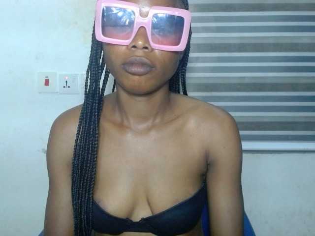 Cherryxxpussy live cam on BongaCams