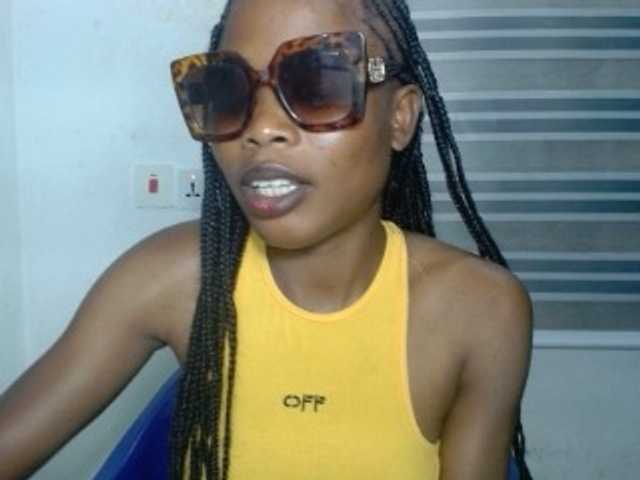 Cherryxxpussy live cam on BongaCams