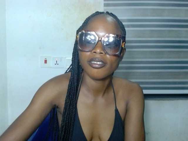 Cherryxxpussy live cam on BongaCams