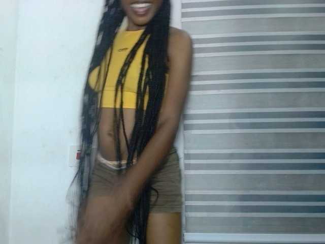 Cherryxxpussy live cam on BongaCams
