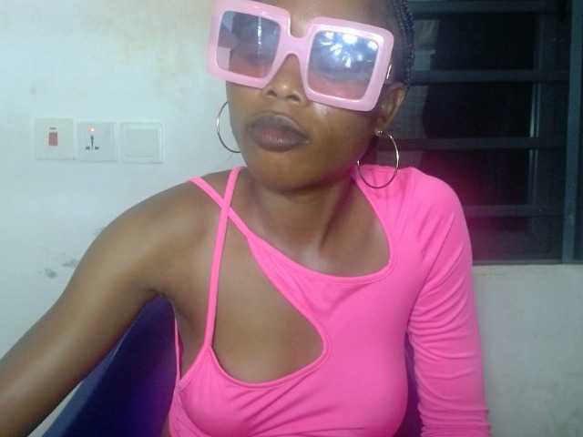 Cherryxxpussy live cam on BongaCams