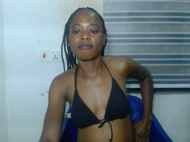 Cherryxxpussy live cam on BongaCams