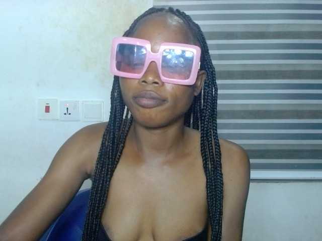 Cherryxxpussy live cam on BongaCams
