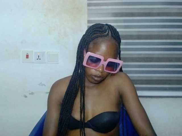 Cherryxxpussy live cam on BongaCams