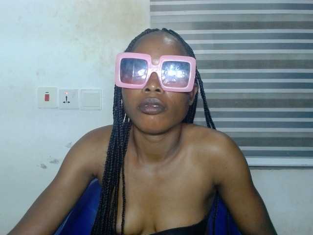 Cherryxxpussy live cam on BongaCams