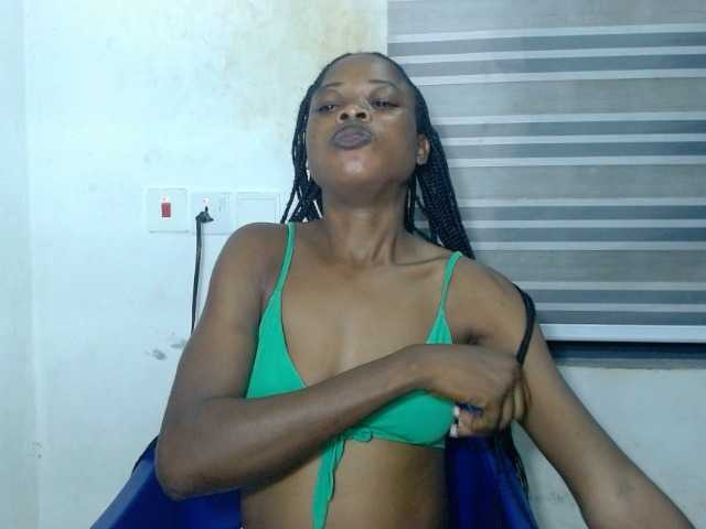 Cherryxxpussy live cam on BongaCams