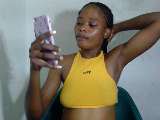 Cherryxxpussy live cam on BongaCams