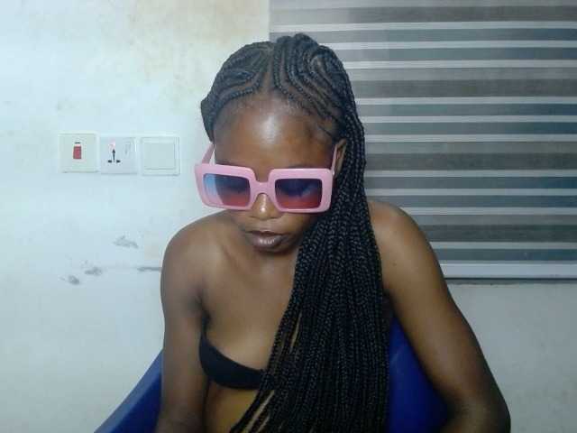 Cherryxxpussy live cam on BongaCams