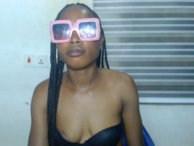 Cherryxxpussy live cam on BongaCams