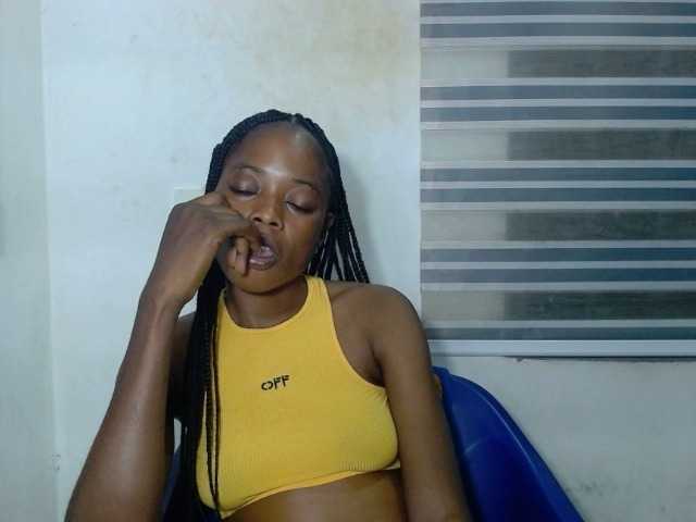 Cherryxxpussy live cam on BongaCams