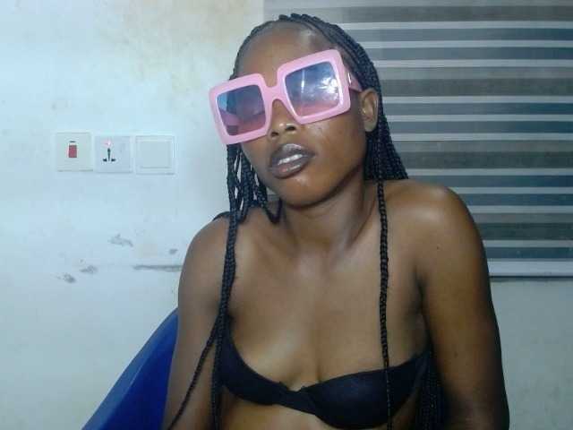 Cherryxxpussy live cam on BongaCams