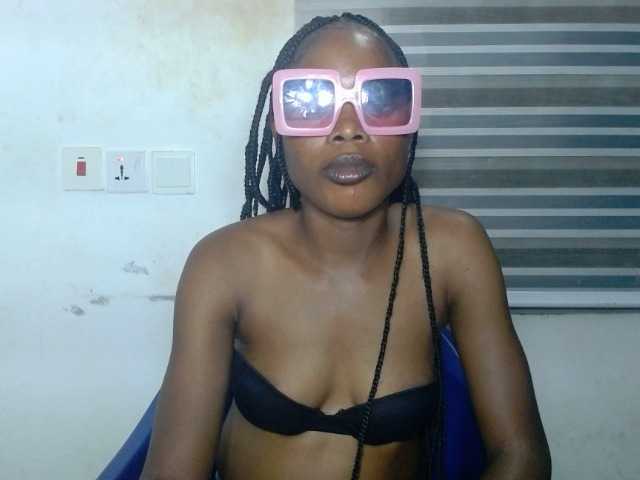 Cherryxxpussy live cam on BongaCams