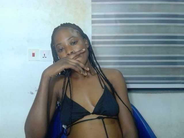 Cherryxxpussy live cam on BongaCams