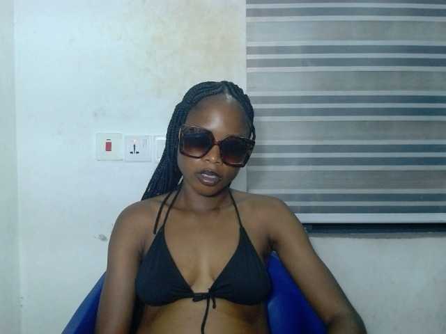Cherryxxpussy live cam on BongaCams