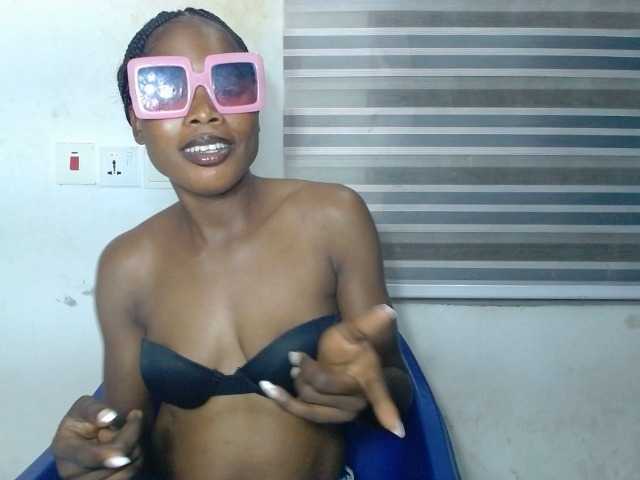 Cherryxxpussy live cam on BongaCams