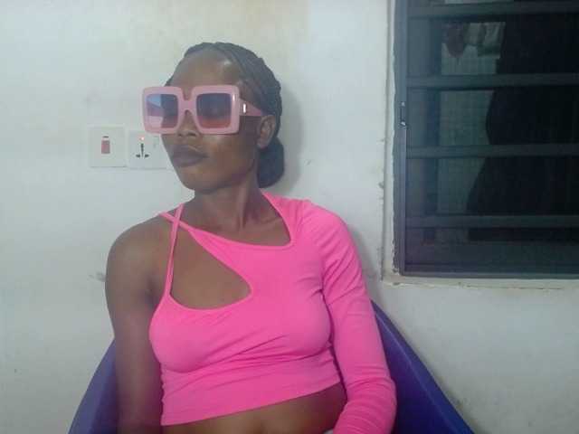 Cherryxxpussy live cam on BongaCams