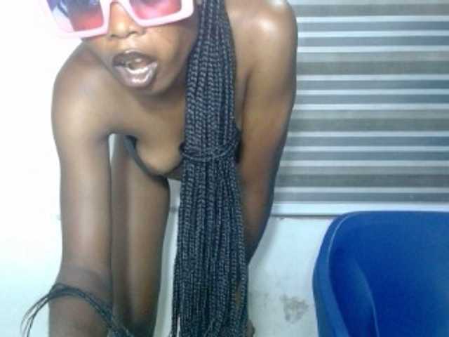 Cherryxxpussy live cam on BongaCams