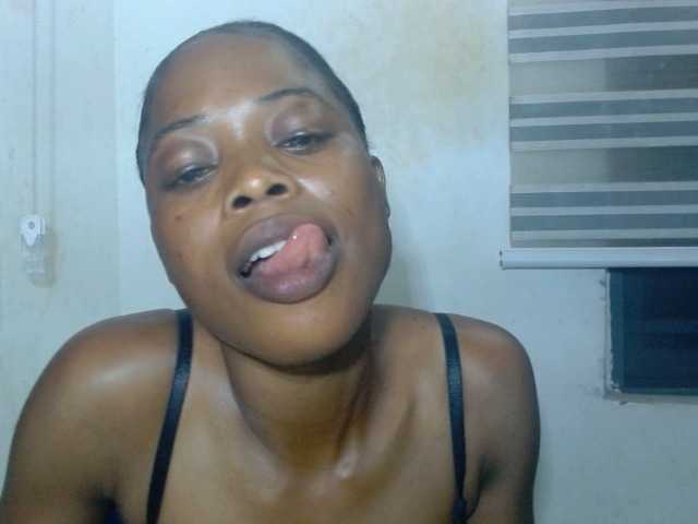 Cherryxxpussy live cam on BongaCams