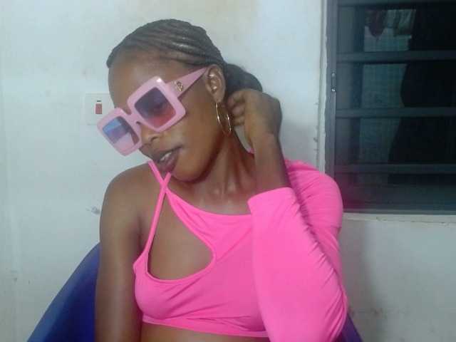 Cherryxxpussy live cam on BongaCams