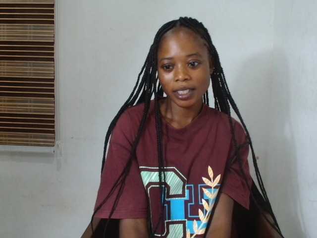 Cherryxxpussy live cam on BongaCams