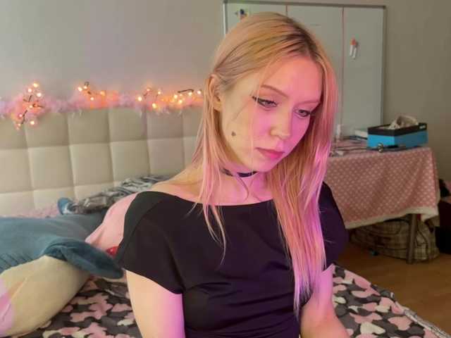 sexycute18 live webcam show