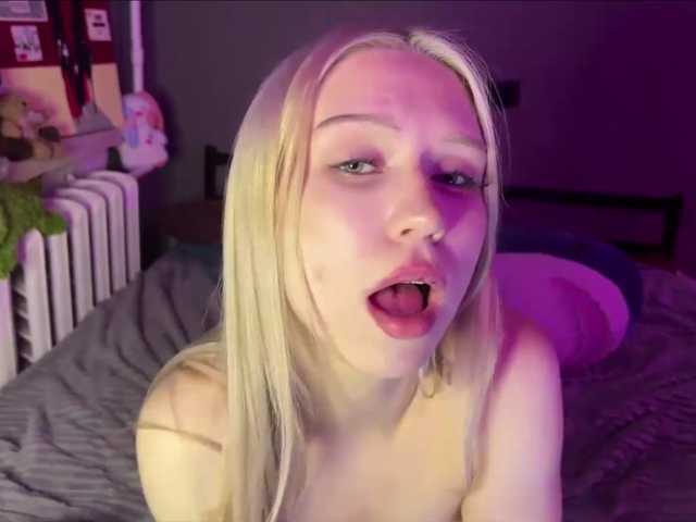 sexycute18 live cam on BongaCams